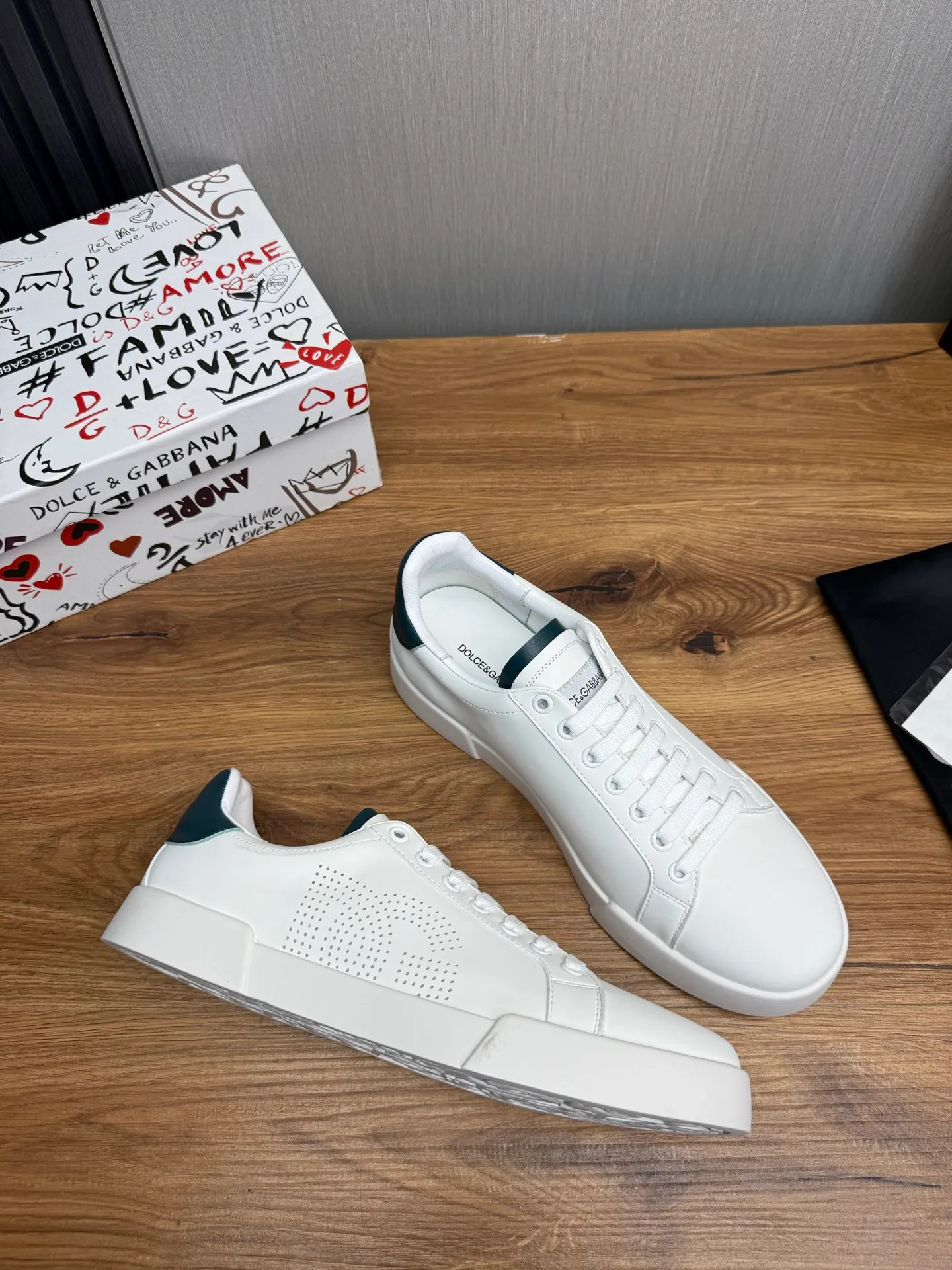 Men's men's shoes💰460💰Dolce & gabbana (DG) official website synchronized new models💥1 fashion hot models: 1 exclusive mold opening ✅ imported cowhide for the upper, unique brand style logo upper 💥sheepskin foot pads 🐑original private mold outsole ✔️36-44 (38.45 custom-made, non-refundable)